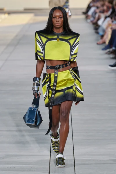Look 8